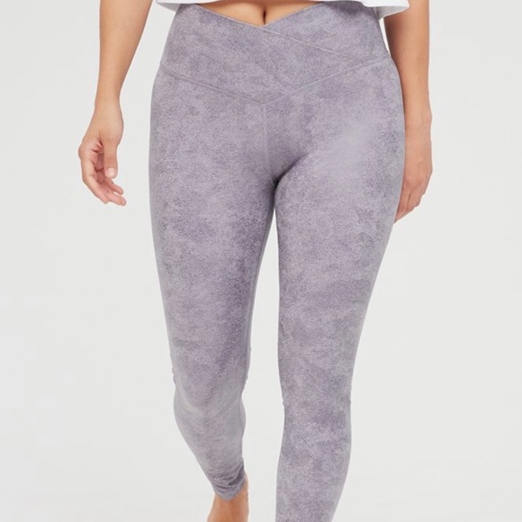 High-Waisted aerie Offline The Hugger Crossover leggings - Picture 1 of 11